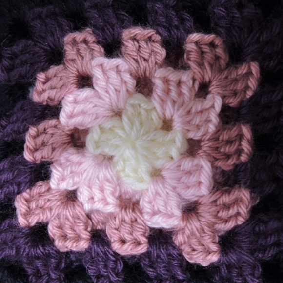 Granny Square Drawstring Pouch - Picture 4 of 10